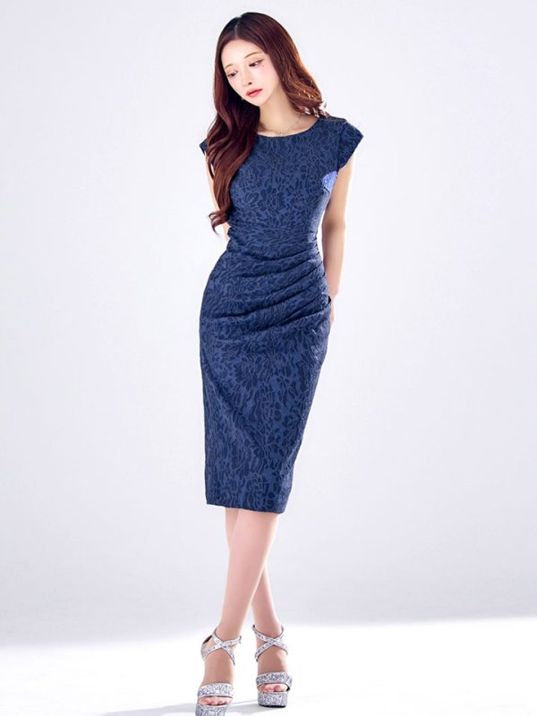 ネイビー モデル:真優川咲 身長:158cm 着用サイズ:8号(Sサイズ)