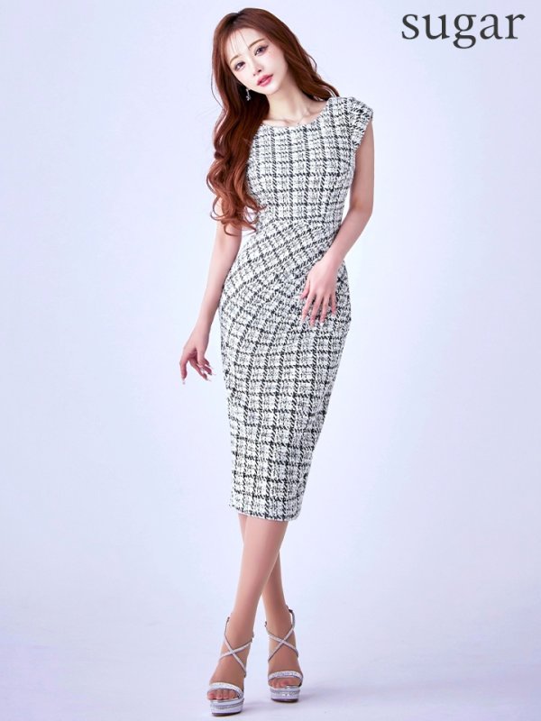 ブラックアイボリー モデル:真優川咲 身長:158cm 着用サイズ:8号(Sサイズ)