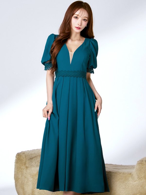 ティール モデル:真優川咲 身長:158cm 着用サイズ:8号(Sサイズ)