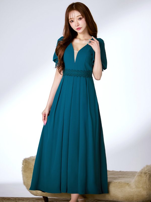 ティール モデル:真優川咲 身長:158cm 着用サイズ:8号(Sサイズ)