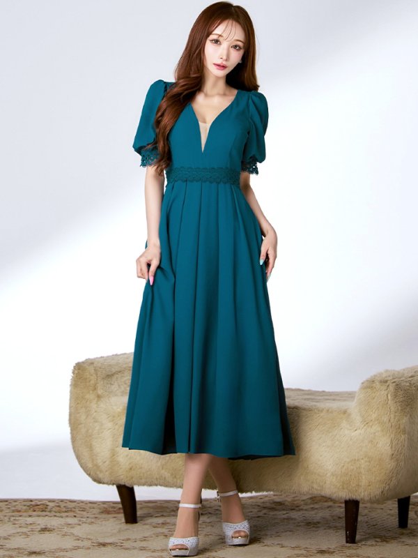 ティール モデル:真優川咲 身長:158cm 着用サイズ:8号(Sサイズ)