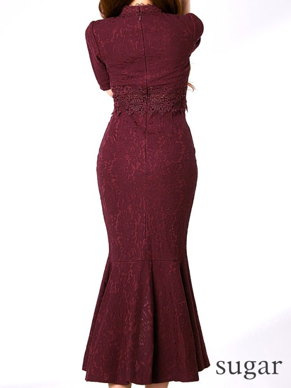 バーガンディー モデル：真優川咲　身長：158cm　着用サイズ：8号(Sサイズ)