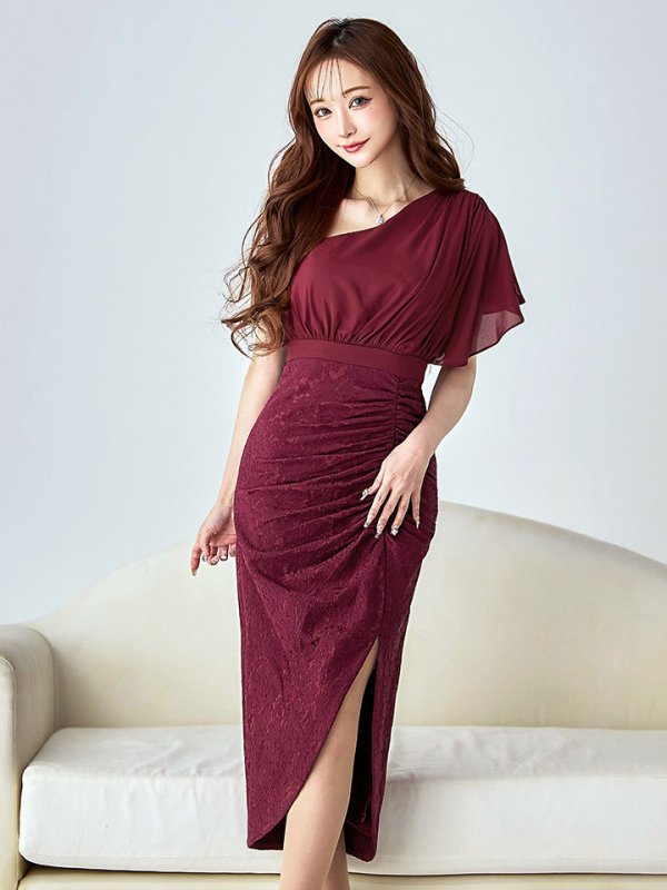 バーガンディー モデル:真優川咲 身長:158cm 着用サイズ:8号(Sサイズ)