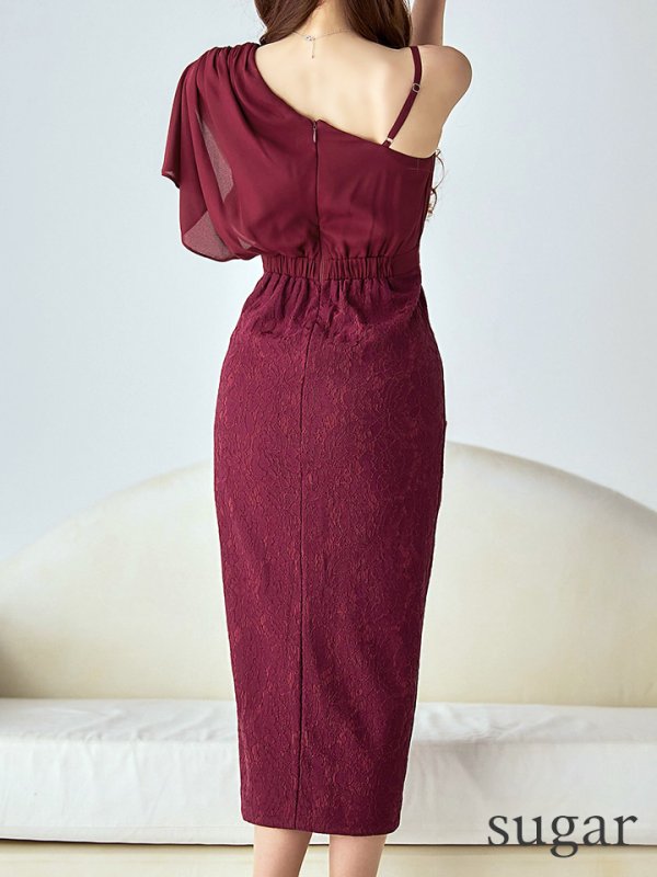 バーガンディー モデル:真優川咲 身長:158cm 着用サイズ:8号(Sサイズ)