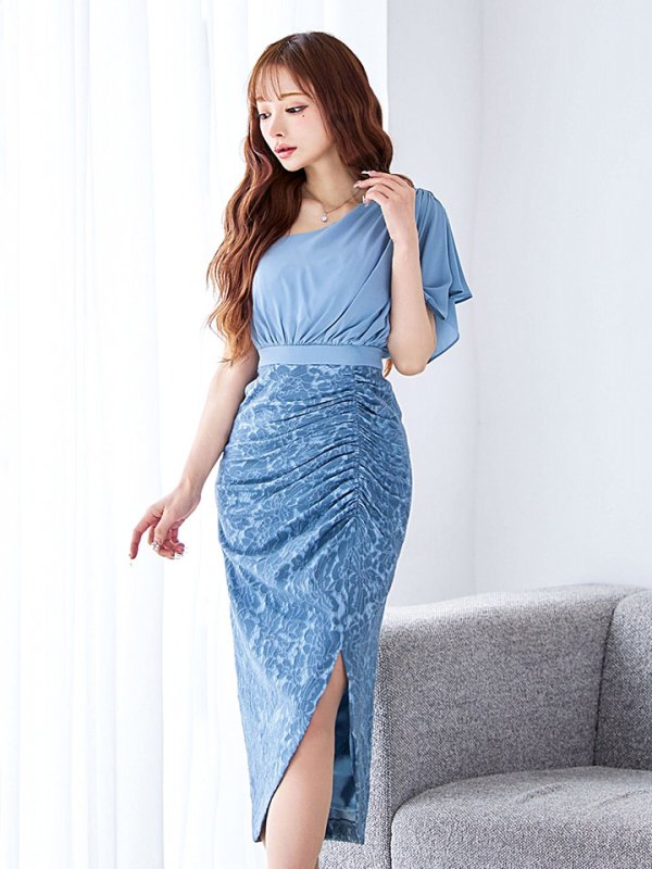 スモーキーブルー モデル:真優川咲 身長:158cm 着用サイズ:8号(Sサイズ)