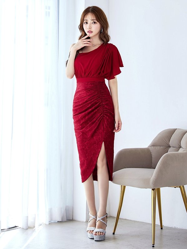 ダークレッド モデル：ゆめ　身長：160cm　着用サイズ：8号(Sサイズ)