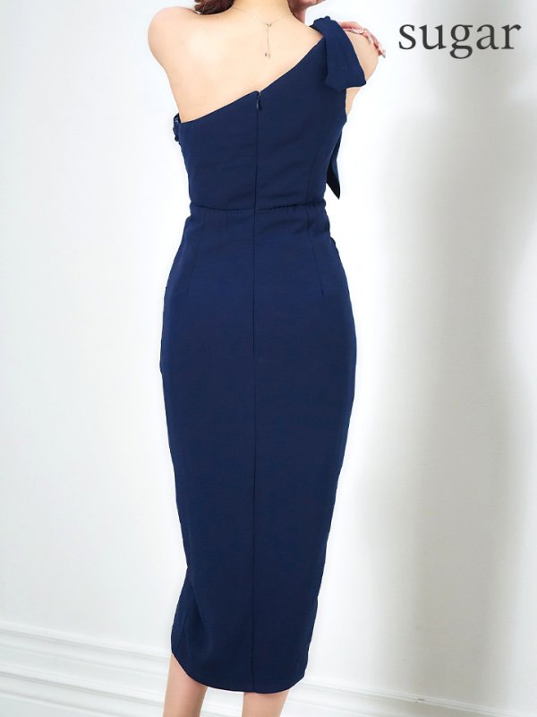 ネイビー　モデル：真優川咲　身長：158cm　着用サイズ：8号(Sサイズ)