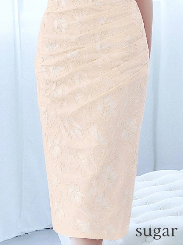 ライトベージュ　モデル：真優川咲　身長：158cm　着用サイズ：8号(Sサイズ)