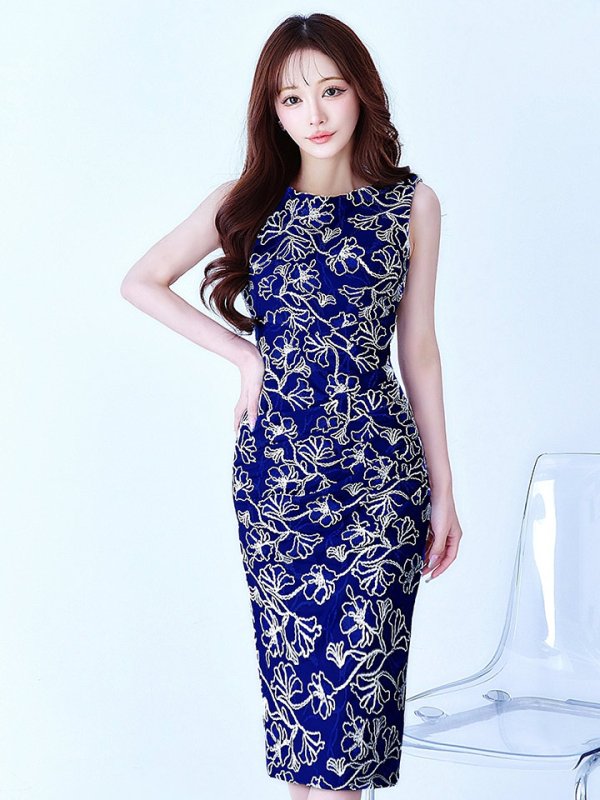 ネイビー　モデル：真優川咲　身長：158cm　着用サイズ：8号(Sサイズ)