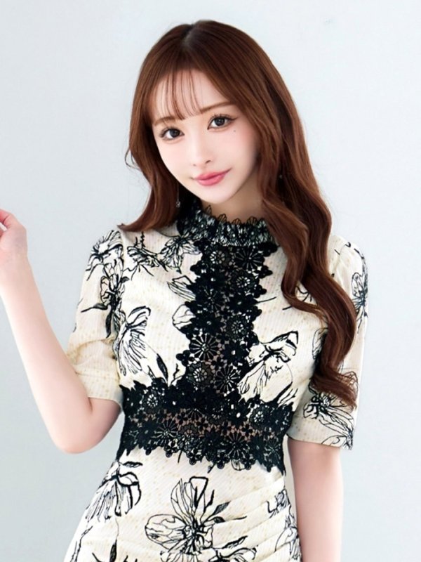 アイボリーブラック　モデル：真優川咲　身長：158cm　着用サイズ：8号(Sサイズ)