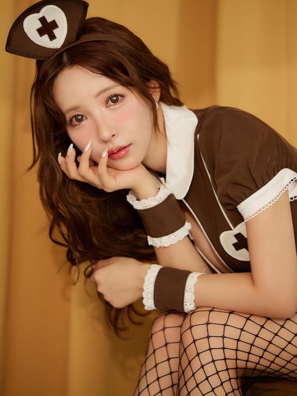 ブラウン　モデル:三上悠亜　身長:159cm　着用サイズ:Sサイズ