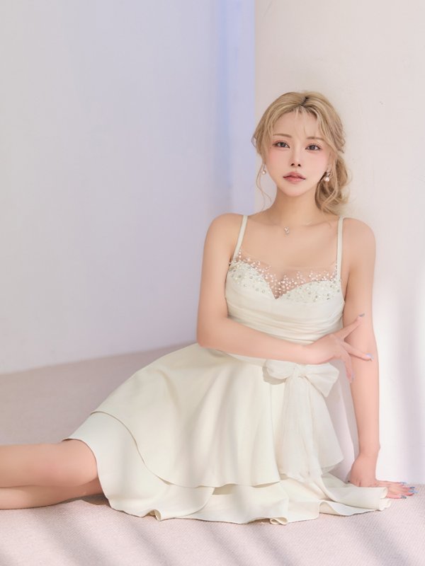 ホワイト　モデル：如月れい　身長：156cm　着用サイズ：Sサイズ