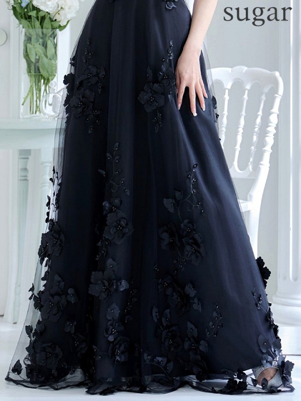 ブラック モデル：真優川咲　身長：158cm　着用サイズ：8号(Sサイズ)