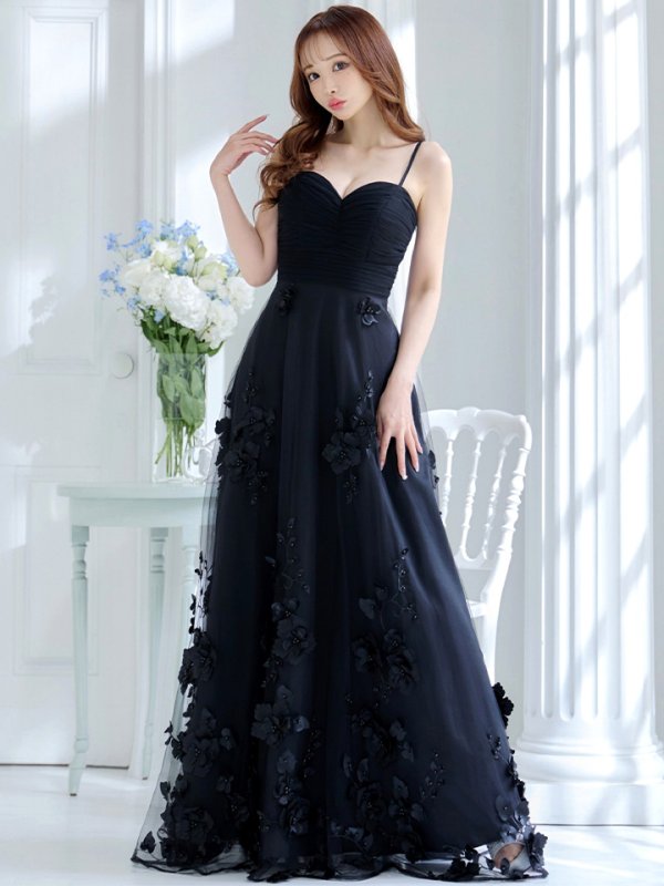 ブラック モデル：真優川咲　身長：158cm　着用サイズ：8号(Sサイズ)