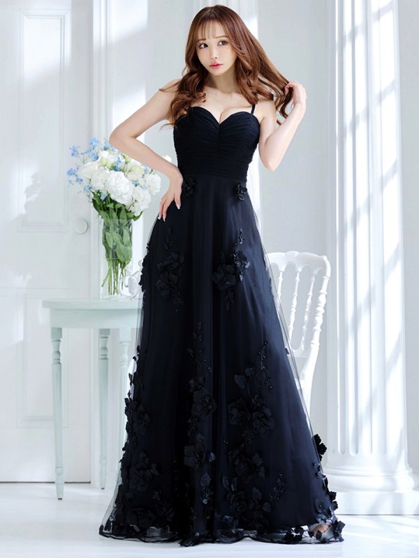 ブラック モデル：真優川咲　身長：158cm　着用サイズ：8号(Sサイズ)