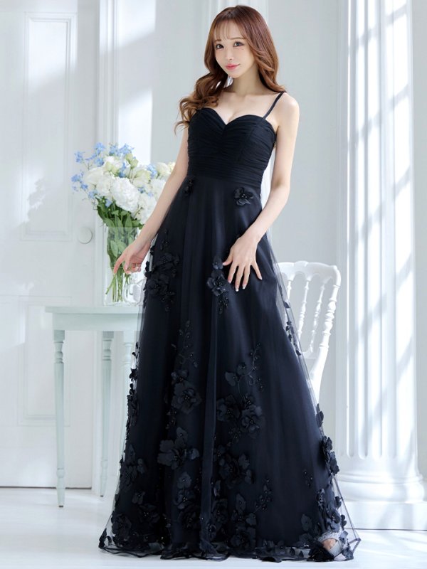 ブラック モデル：真優川咲　身長：158cm　着用サイズ：8号(Sサイズ)