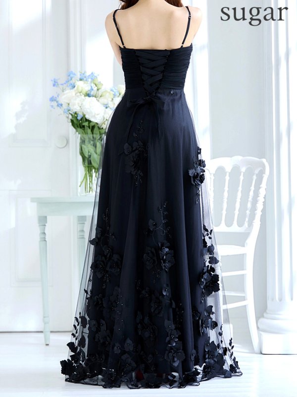 ブラック モデル：真優川咲　身長：158cm　着用サイズ：8号(Sサイズ)