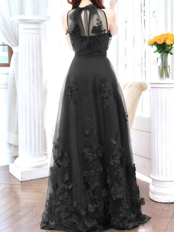 ブラック モデル:真優川咲 身長:158cm 着用サイズ:8号(Sサイズ)