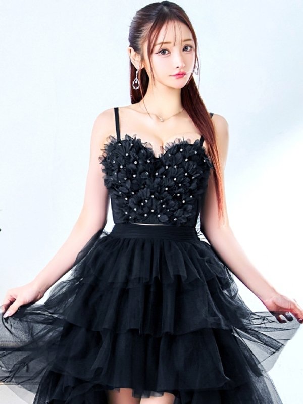 ブラック モデル:真優川咲 身長:158cm 着用サイズ:8号(Sサイズ)