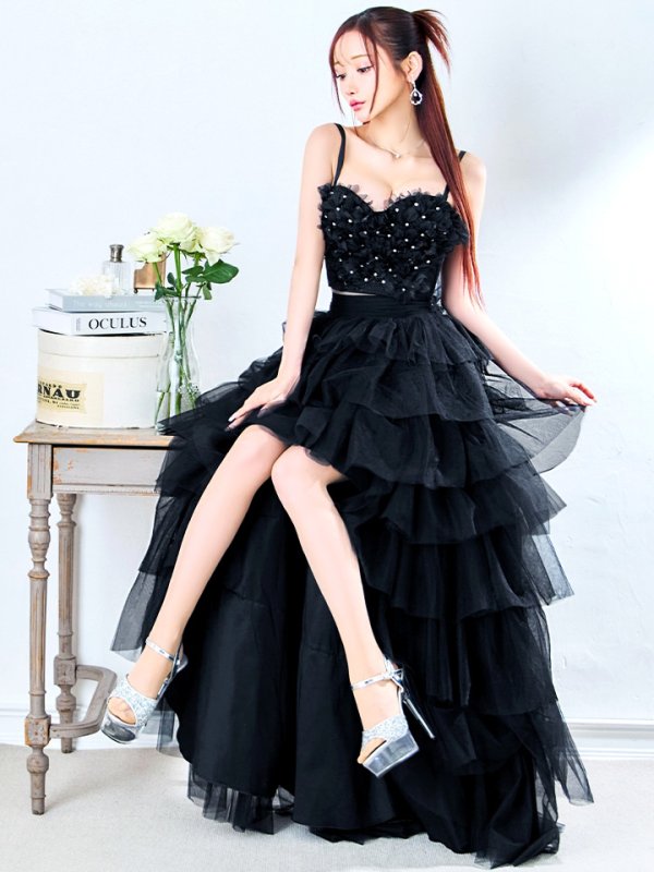 ブラック モデル:真優川咲 身長:158cm 着用サイズ:8号(Sサイズ)