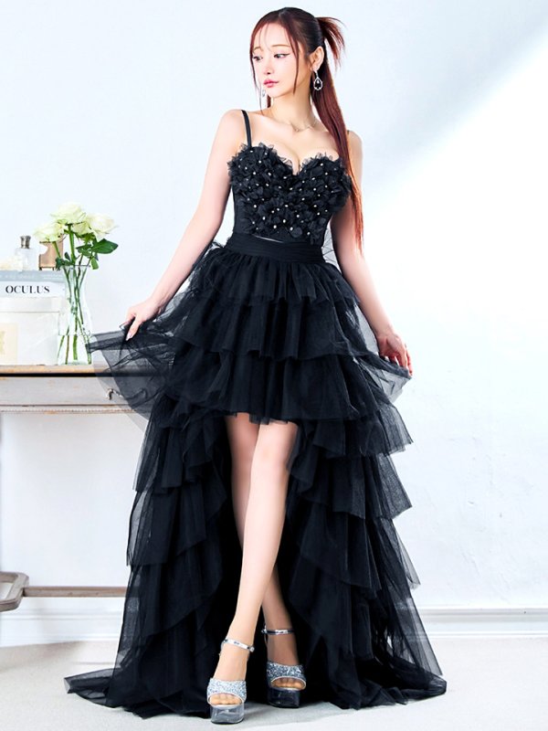 ブラック モデル:真優川咲 身長:158cm 着用サイズ:8号(Sサイズ)