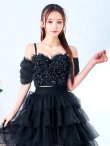 ブラック モデル：真優川咲　身長：158cm　着用サイズ：8号(Sサイズ)