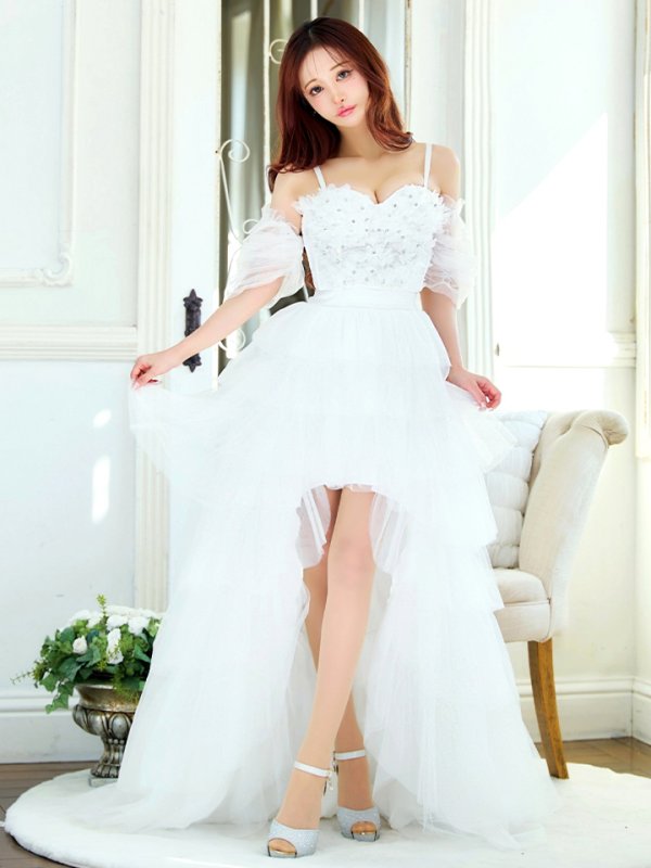 アイボリー モデル:真優川咲 身長:158cm 着用サイズ:8号(Sサイズ)