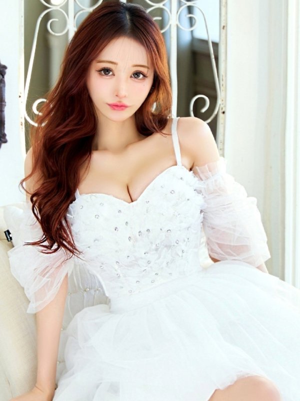 アイボリー モデル:真優川咲 身長:158cm 着用サイズ:8号(Sサイズ)