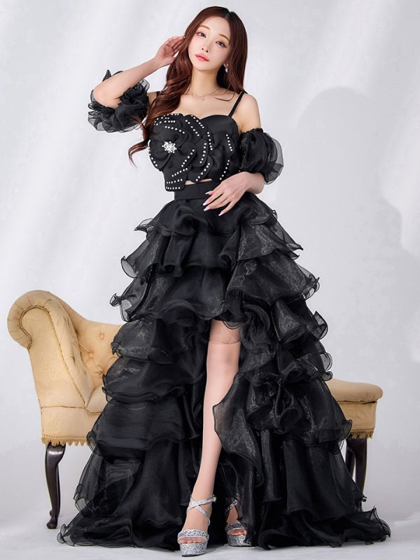 ブラック　モデル：真優川咲　身長：158cm　着用サイズ：8号(Sサイズ)