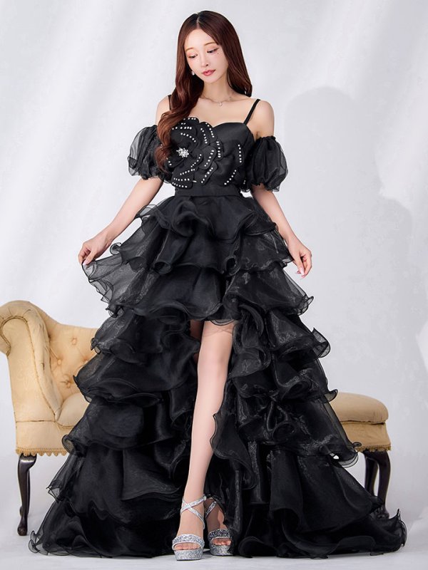 ブラック　モデル：真優川咲　身長：158cm　着用サイズ：8号(Sサイズ)