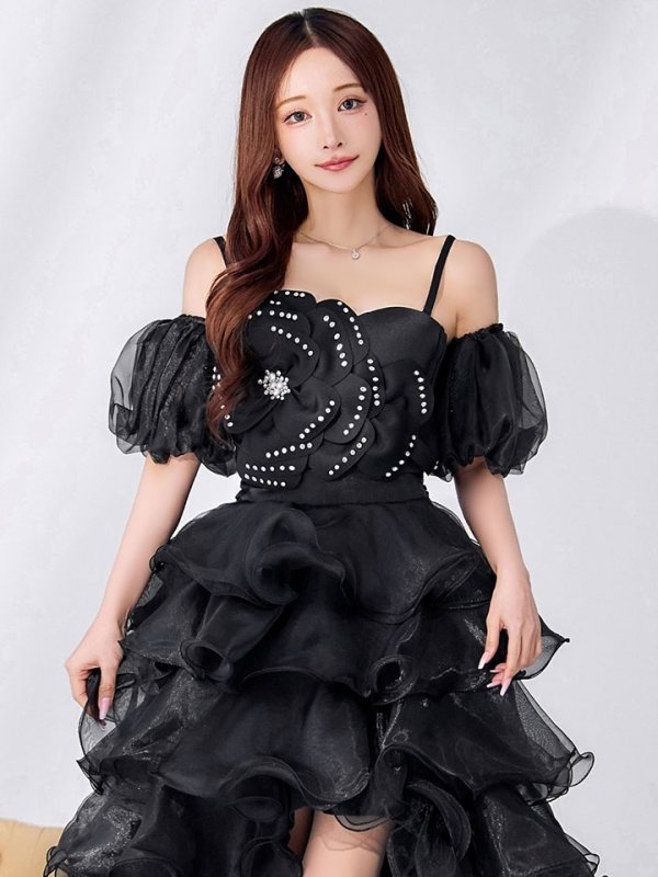 ブラック　モデル：真優川咲　身長：158cm　着用サイズ：8号(Sサイズ)