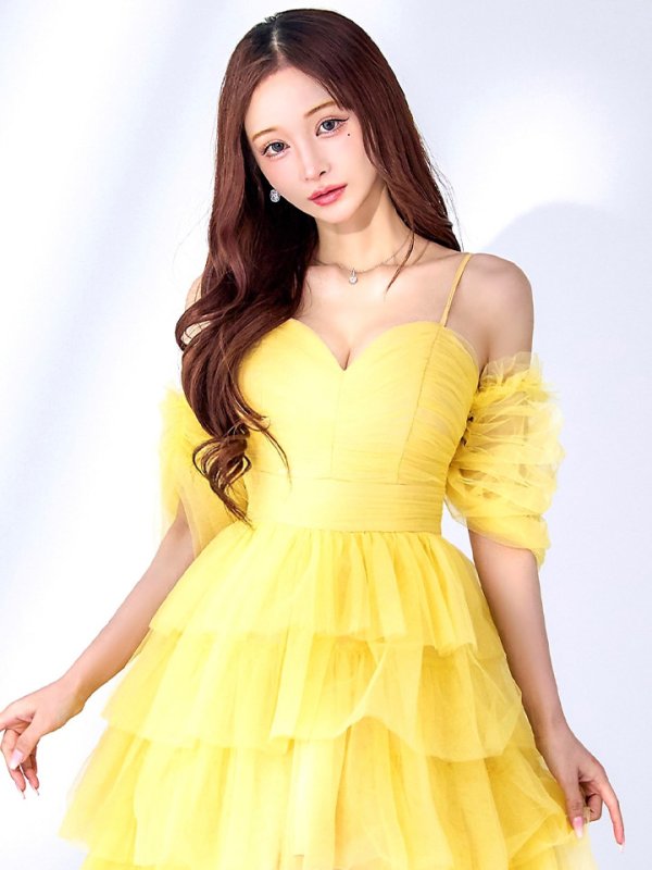 バナナ モデル：真優川咲　身長：158cm　着用サイズ：8号(Sサイズ)