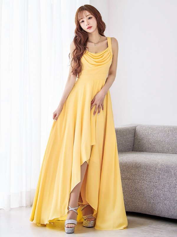 バナナ モデル：真優川咲　身長：158cm　着用サイズ：8号(Sサイズ)