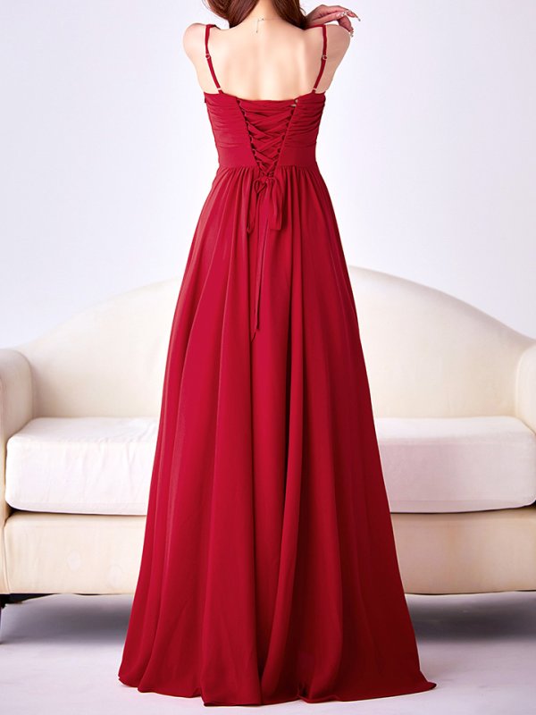 ダークレッド モデル：真優川咲　身長：158cm　着用サイズ：8号(Sサイズ)