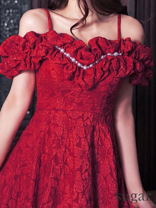 ダークレッド モデル：真優川咲　身長：158cm　着用サイズ：8号(Sサイズ)