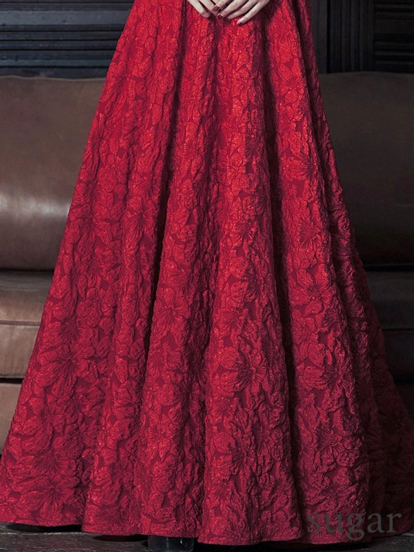 ダークレッド モデル：真優川咲　身長：158cm　着用サイズ：8号(Sサイズ)