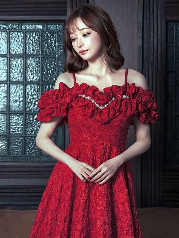 ダークレッド モデル：真優川咲　身長：158cm　着用サイズ：8号(Sサイズ)