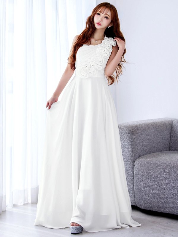 アイボリー モデル：真優川咲　身長：158cm　着用サイズ：8号(Sサイズ)