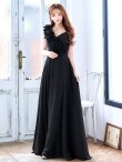 ブラック　モデル：真優川咲　身長：158cm　着用サイズ：8号(Sサイズ)