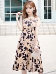 画像2: XS-Lサイズあり 【GINZA COUTURE/銀座クチュール】フラワーモチーフプリント/ ノースリーブ/ Aライン/ フレア/ ミモレ丈/ ワンピース/ キャバドレス[OF2] (2)