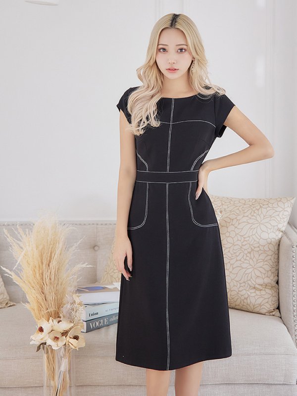 ブラック モデル:ぴょな 身長:160cm 着用サイズ:7号(Sサイズ)