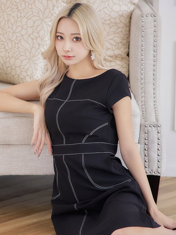 ブラック モデル:ぴょな 身長:160cm 着用サイズ:7号(Sサイズ)