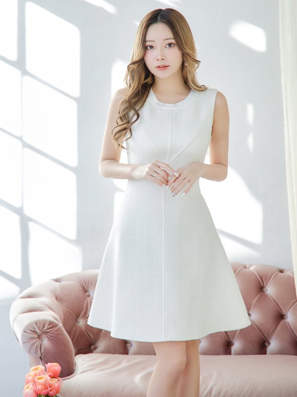 ホワイト モデル:ぴょな 身長:160cm 着用サイズ:Sサイズ