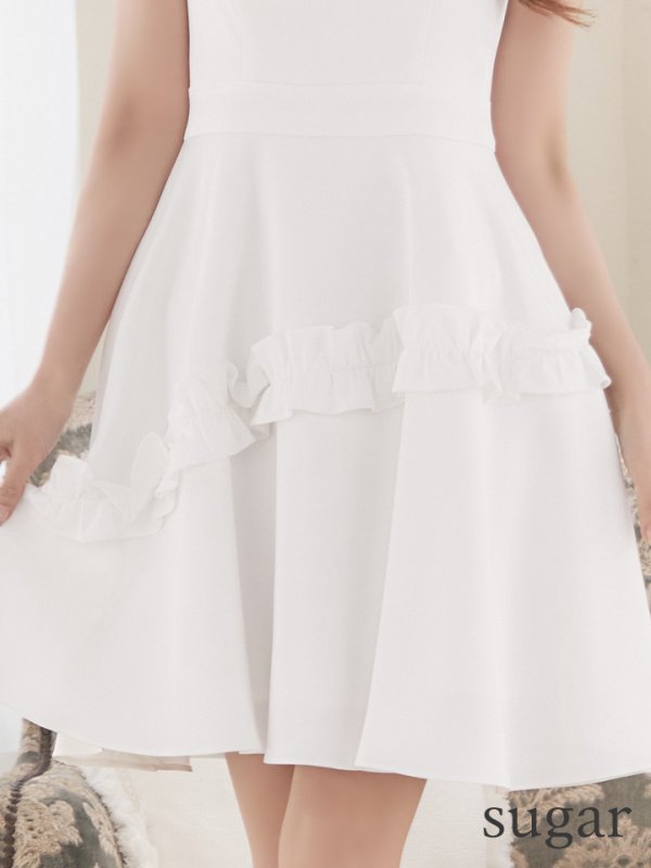 ホワイト モデル:真優川咲 身長:158cm:7号(Sサイズ)