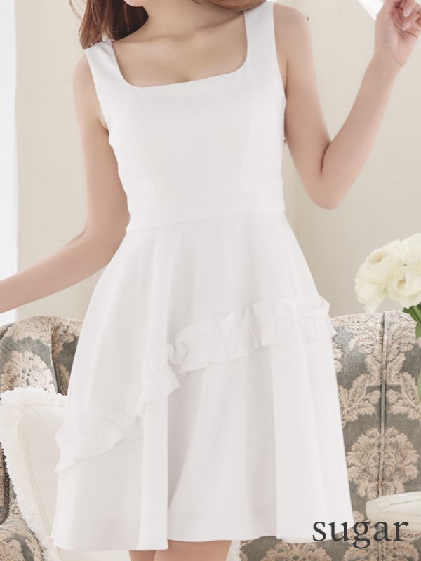 ホワイト モデル:真優川咲 身長:158cm:7号(Sサイズ)