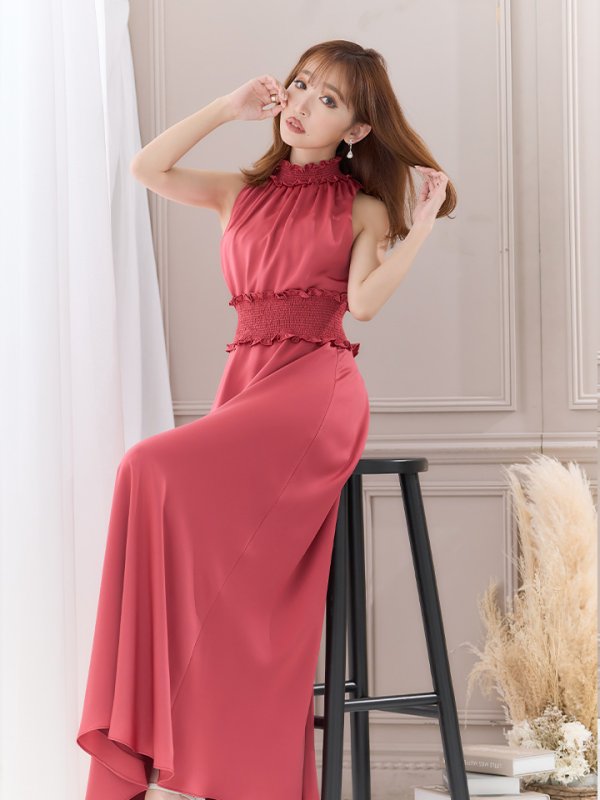 レッド モデル：杉山佳那恵　身長：158cm　着用サイズ：5号(XSサイズ)