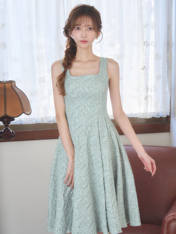 グリーン　モデル：あすか　身長：170cm　着用サイズ：7号(Sサイズ)