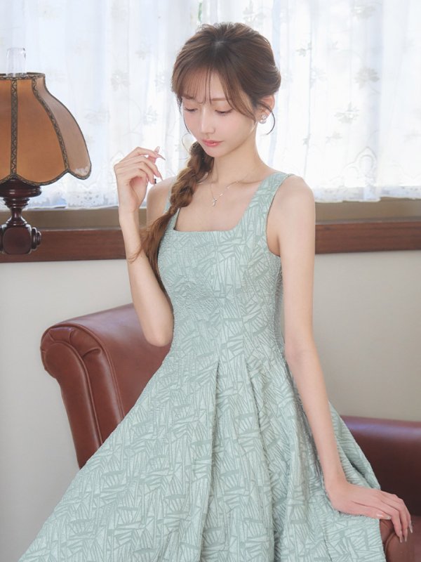 グリーン　モデル：あすか　身長：170cm　着用サイズ：7号(Sサイズ)