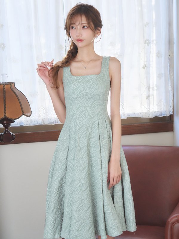 グリーン　モデル：あすか　身長：170cm　着用サイズ：7号(Sサイズ)