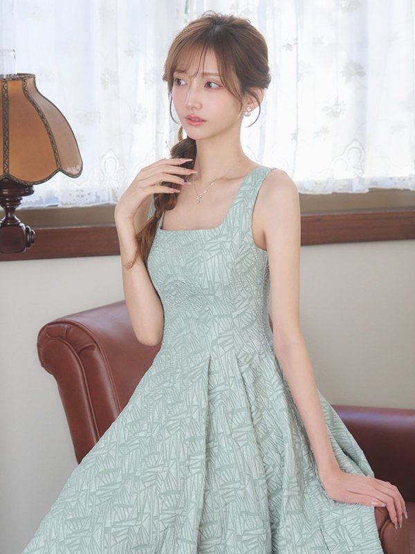 グリーン　モデル：あすか　身長：170cm　着用サイズ：7号(Sサイズ)